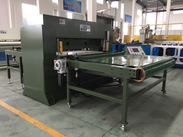 XYJ－3/120、150 偽裝布整板自動送料裁斷機(jī)